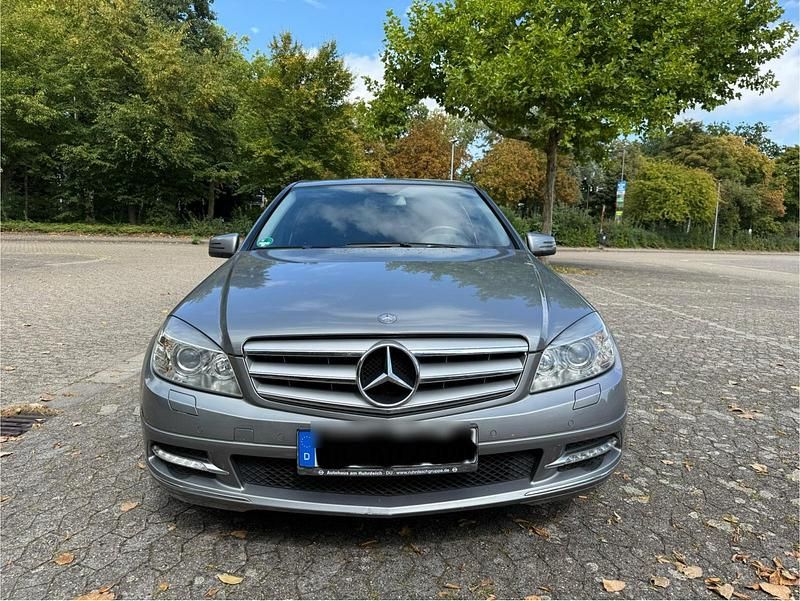 Grau Gebraucht 2010 Mercedes C250 Avantgarde Limousine | 9.700 € (Fairer Preis) - Bild 1/4