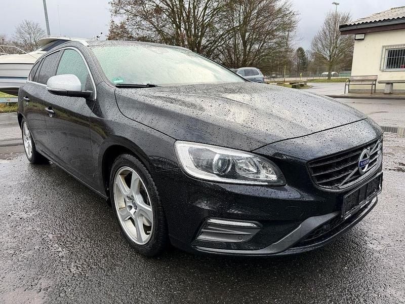 Gebraucht Volvo V60 R-Design 152 PS (111 kW) 2016 Schwarz Kombi