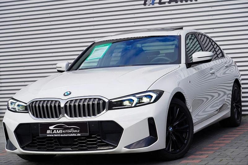 Weiß Gebraucht 2024 BMW 320 M Sport Limousine | 42.999 € (Fairer Preis) - Bild 1/4