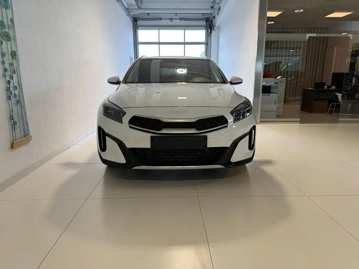 Neu Kia XCeed City 150 PS (110 kW) 2026 Deluxe white SUV