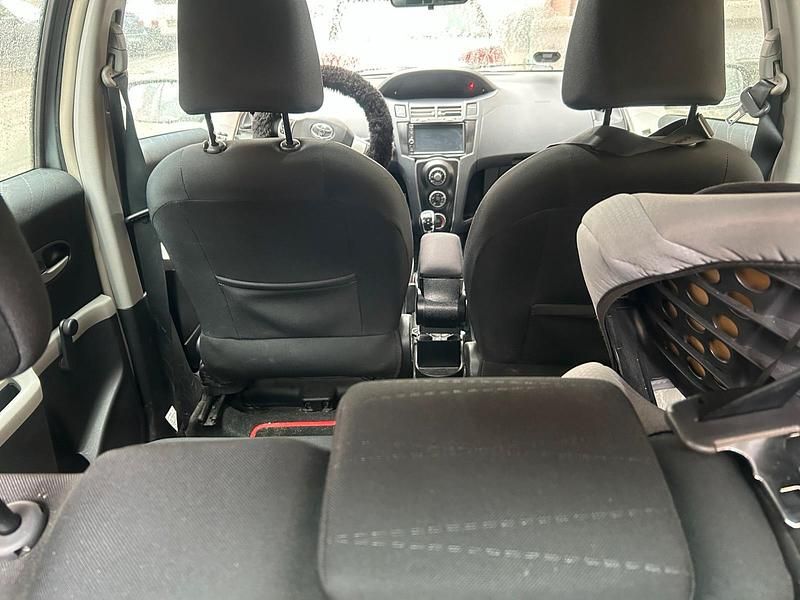 Gebraucht Toyota Yaris 69 PS (50 kW) 2008 Grau Kleinwagen