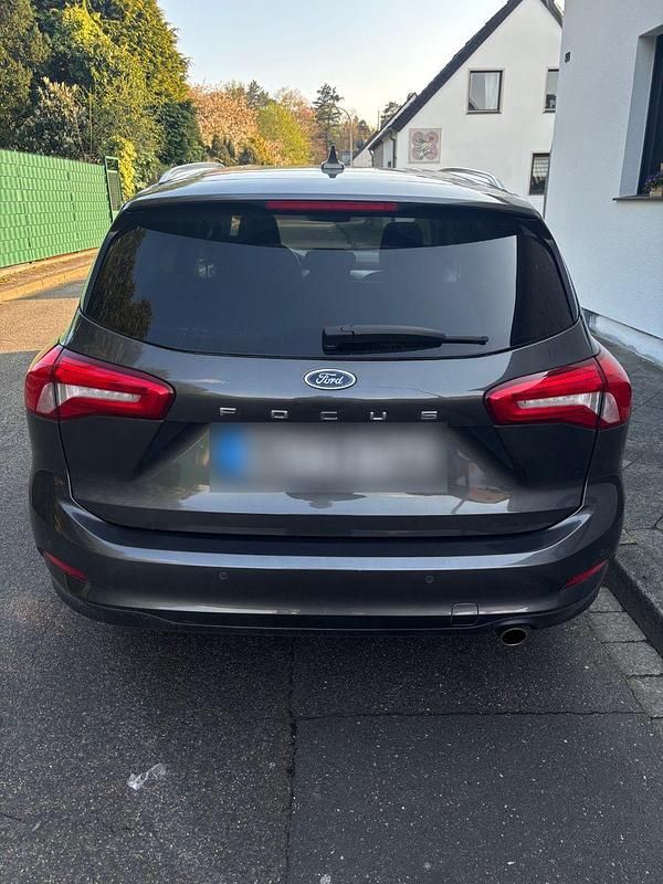 Gebraucht Ford Focus Cool & Connect 101 PS (74 kW) 2019 Grau Kombi