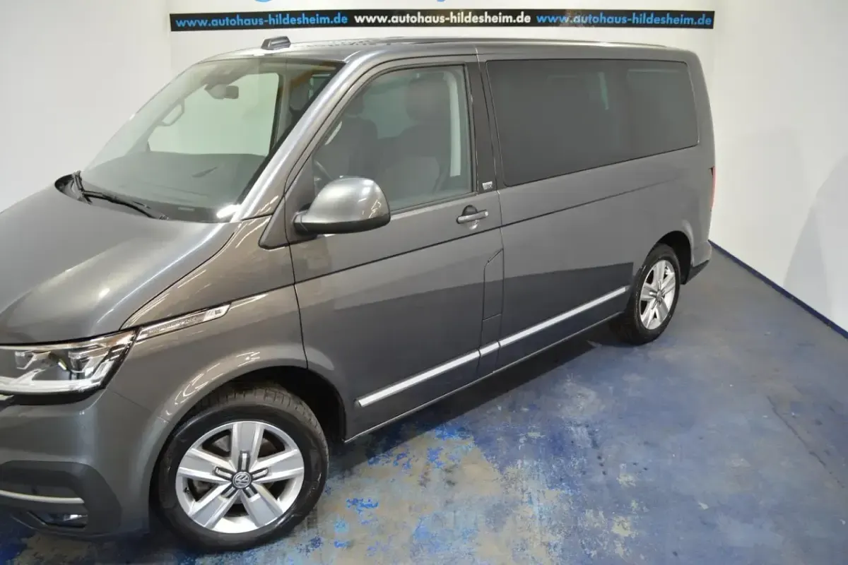 Gebraucht VW Multivan Generation Six 150 PS (110 kW) 2022 Grau Van / Kleinbus