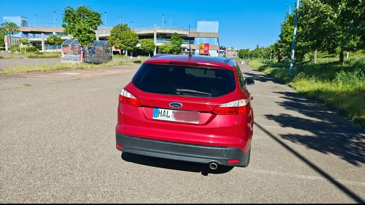 Gebraucht Ford Focus Titanium 182 PS (133 kW) 2012 Rot Kombi