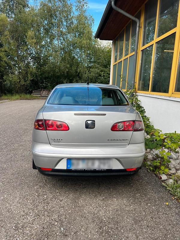 Silber Gebraucht 2003 Seat Cordoba Limousine | 2.000 € (Fairer Preis) - Bild 1/4