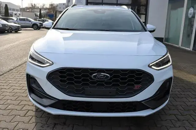 Neu Ford Focus ST 280 PS (205 kW) 2026 Frozen white Kombi