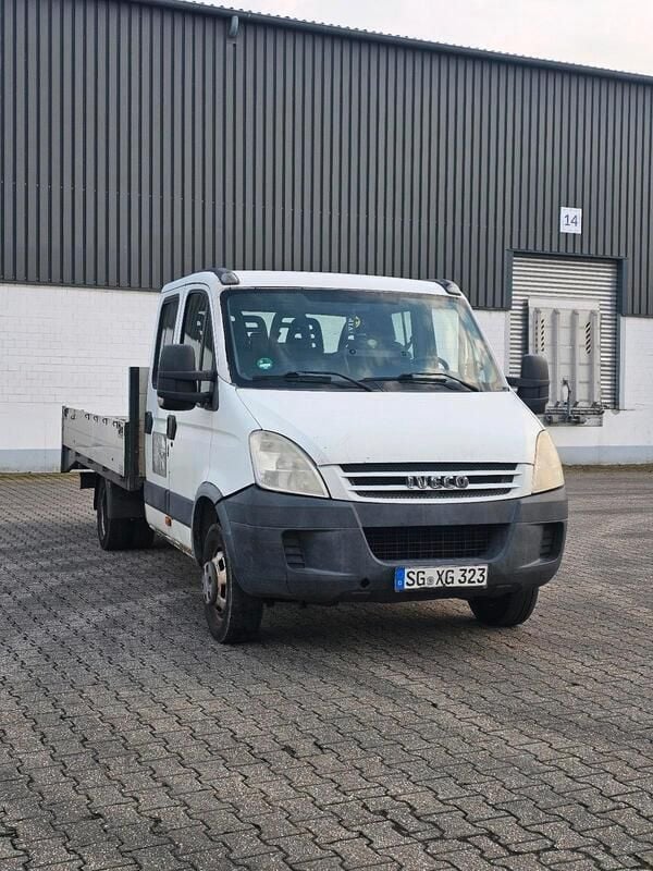 Weiß Gebraucht 2007 Iveco Daily Limousine | 6.000 € (Guter Preis) - Bild 1/4