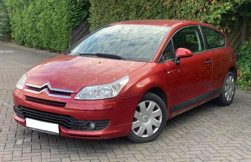 Rot Gebraucht 2006 Citroën C4 Advance Coupé | 500 € (Superpreis) - Bild 1/4