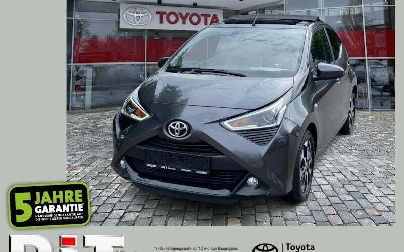 Marlingrau metallic Gebraucht 2021 Toyota Aygo X-play Kleinwagen | 11.990 € (Fairer Preis) - Bild 1/4