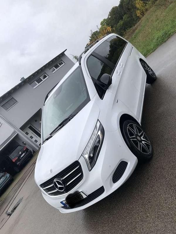 Weiß Gebraucht 2018 Mercedes V250 Avantgarde Van / Kleinbus | 38.000 € (Guter Preis) - Bild 1/4