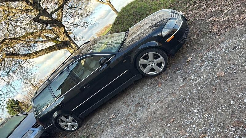 Schwarz Gebraucht 2003 VW Passat Highline Kombi | 4.250 € (Teuer) - Bild 1/3