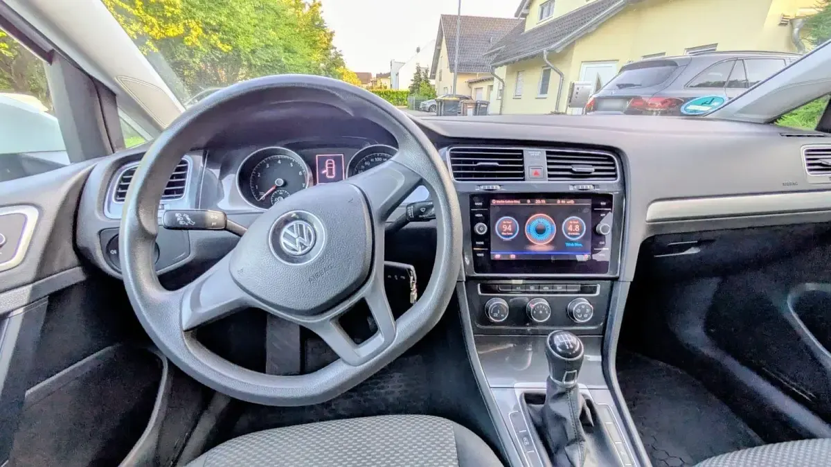 Second-hand VW Golf VII Comfortline 110 CP (80 kW) 2019 Alb Berlinǎ