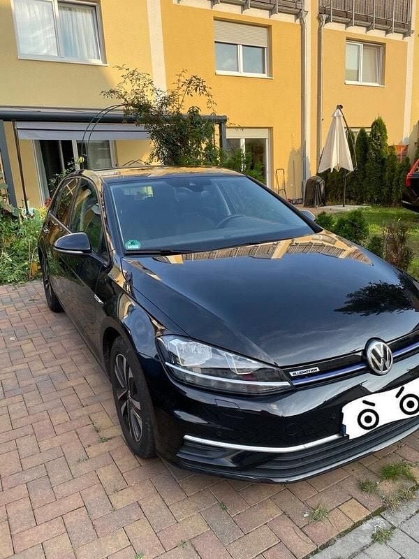 Schwarz Gebraucht 2019 VW Golf VII IQ Drive Kleinwagen | 18.000 € (Fairer Preis) - Bild 1/4