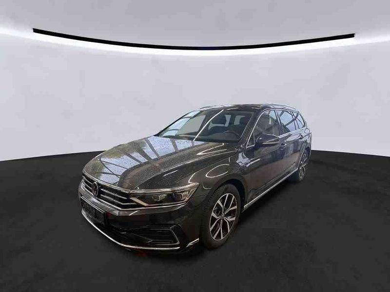 Gebraucht VW Passat GTE 218 PS (160 kW) 2021 Mangangrau metallic (metallic) Kombi