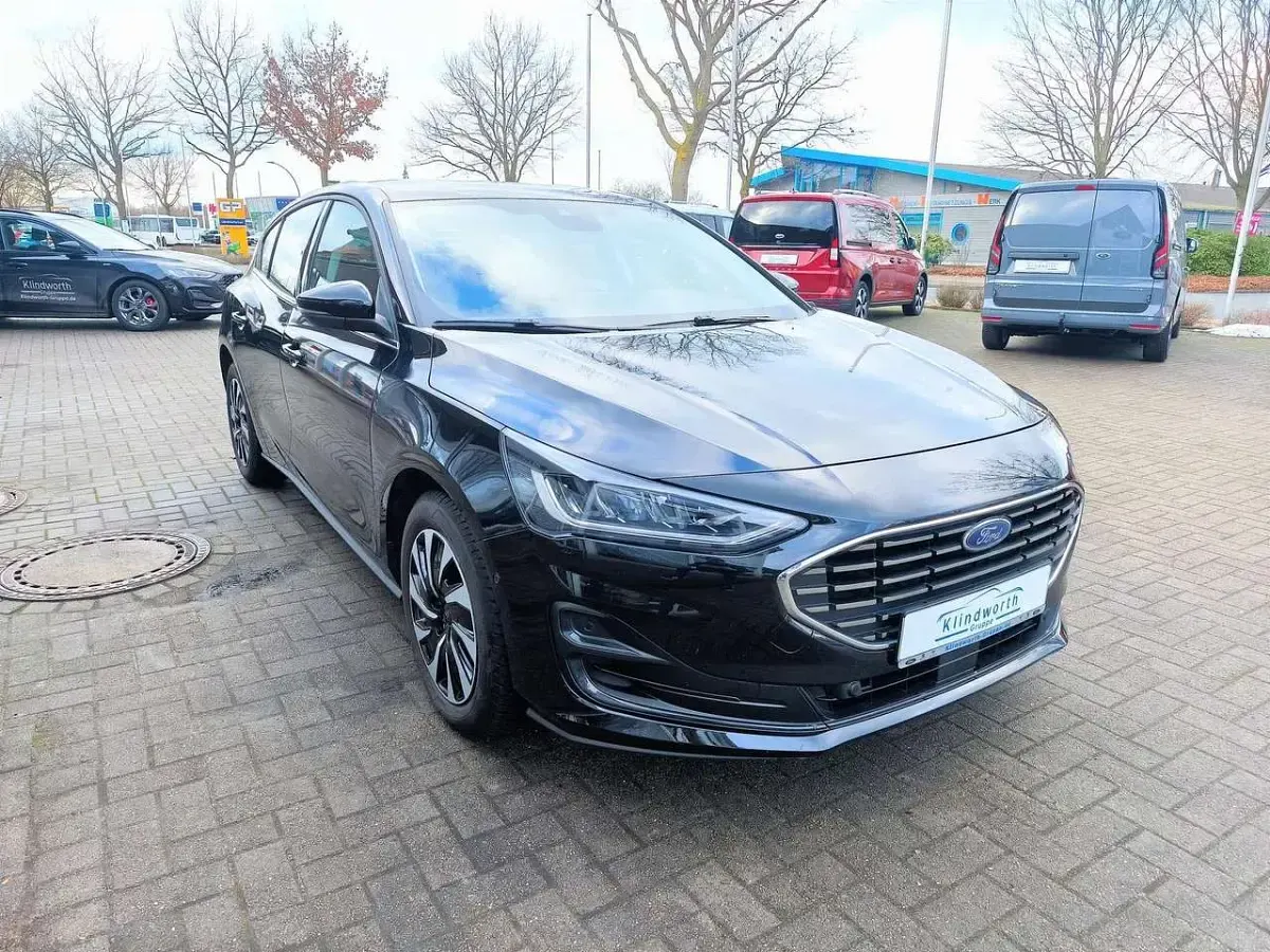 Gebraucht Ford Focus Titanium 155 PS (114 kW) 2024 Schwarz (agate black) Limousine