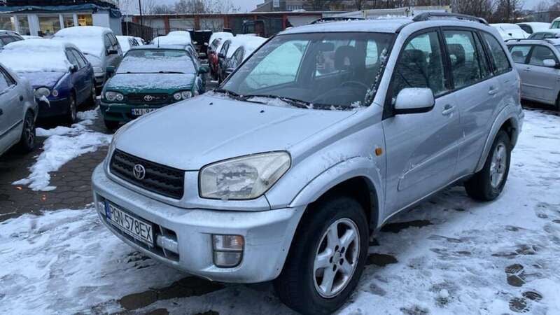 Silver metallic / silver ash Gebraucht 2001 Toyota RAV4 Basis SUV | 3.400 € (Etwas zu teuer) - Bild 1/4