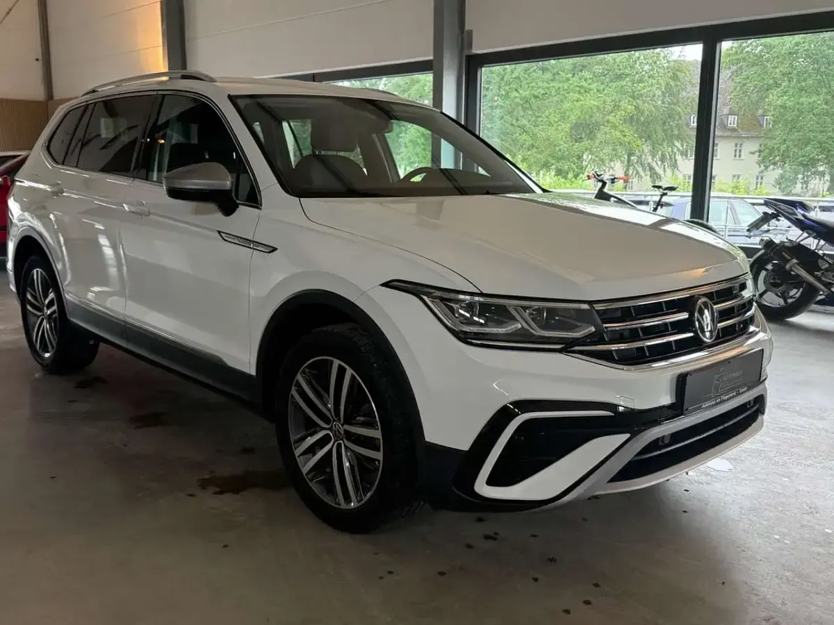 Gebraucht VW Tiguan Allspace Elegance 190 PS (139 kW) 2023 Weiß SUV