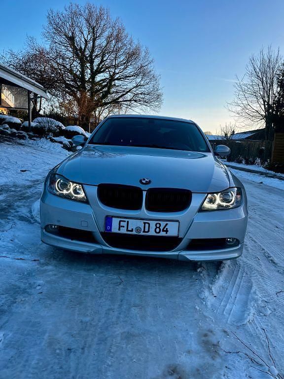Gebraucht BMW 325 218 PS (160 kW) 2005 Silber Limousine