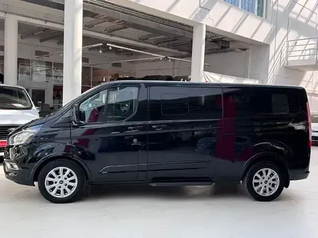 Gebraucht Ford Tourneo Custom Limited 185 PS (136 kW) 2021 Andere Van