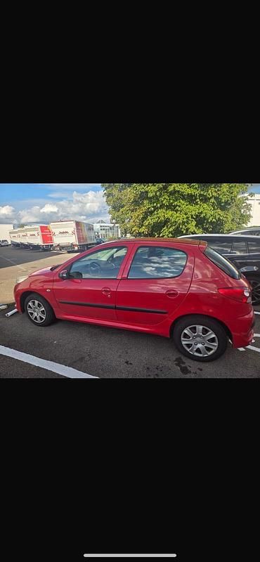 Rot Gebraucht 2011 Peugeot 206 Kleinwagen | 2.650 € (Fairer Preis) - Bild 1/4