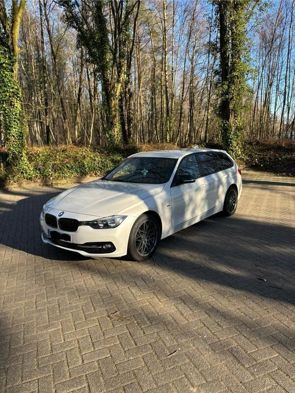 Weiß Gebraucht 2016 BMW 320 Sport Line Kombi | 17.499 € (Guter Preis) - Bild 1/4