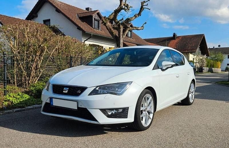 Second-hand Seat Leon FR 140 CP (102 kW) 2013 Alb Berlinǎ