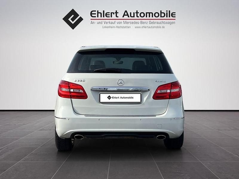 Gebraucht Mercedes B220 184 PS (135 kW) 2015 Calcitweiß Van / Kleinbus