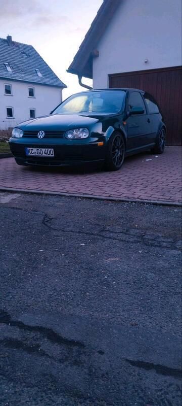 Grün Gebraucht 1999 VW Golf IV Kleinwagen | 6.990 € - Bild 1/3