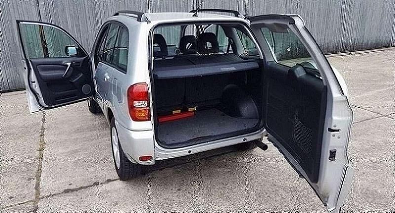 Silber Gebraucht 2004 Toyota RAV4 SUV | 3.100 € (Fairer Preis) - Bild 1/4