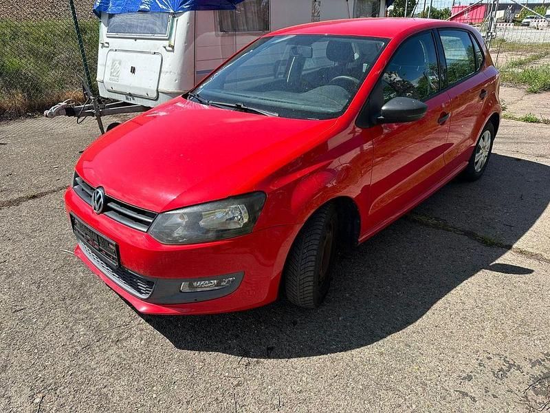 Rot Gebraucht 2010 VW Polo Trendline Limousine | 1.990 € (Guter Preis) - Bild 1/4