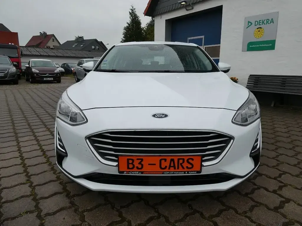 Gebraucht Ford Focus 101 PS (74 kW) 2018 Weiß Limousine