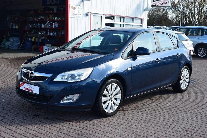 Gebraucht Opel Astra Edition 116 PS (85 kW) 2010 Blau Limousine