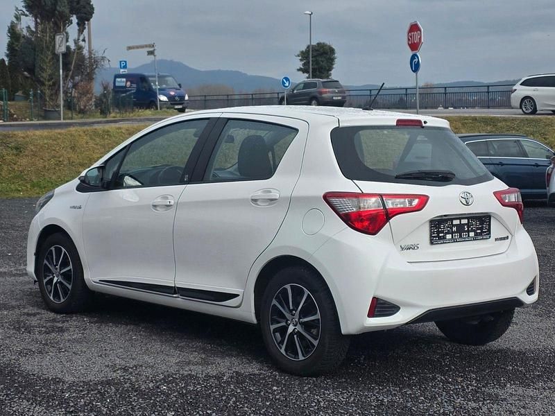 Gebraucht Toyota Yaris Hybrid Team 75 PS (55 kW) 2018 Weiß Kleinwagen