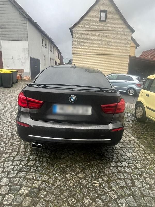 Gebraucht BMW 330 258 PS (189 kW) 2018 Braun Limousine