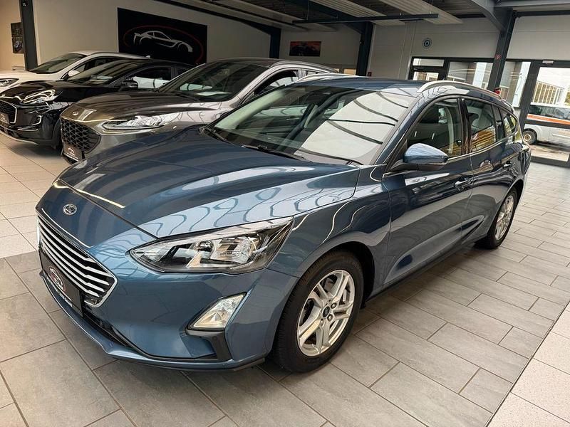 Blau Gebraucht 2022 Ford Focus Limousine | 17.900 € (Guter Preis) - Bild 1/4