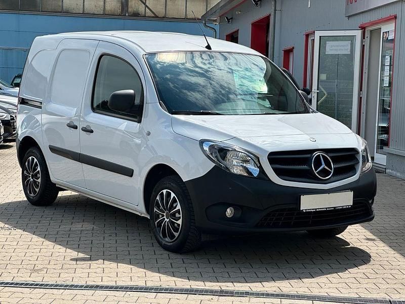 Weiß Gebraucht 2019 Mercedes Citan 109 Van / Kleinbus | 11.995 € (Fairer Preis) - Bild 1/4