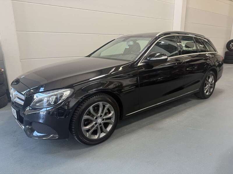 Obsidianschwarz metalliclack Gebraucht 2014 Mercedes C220 Kombi | 13.450 € (Fairer Preis) - Bild 1/4