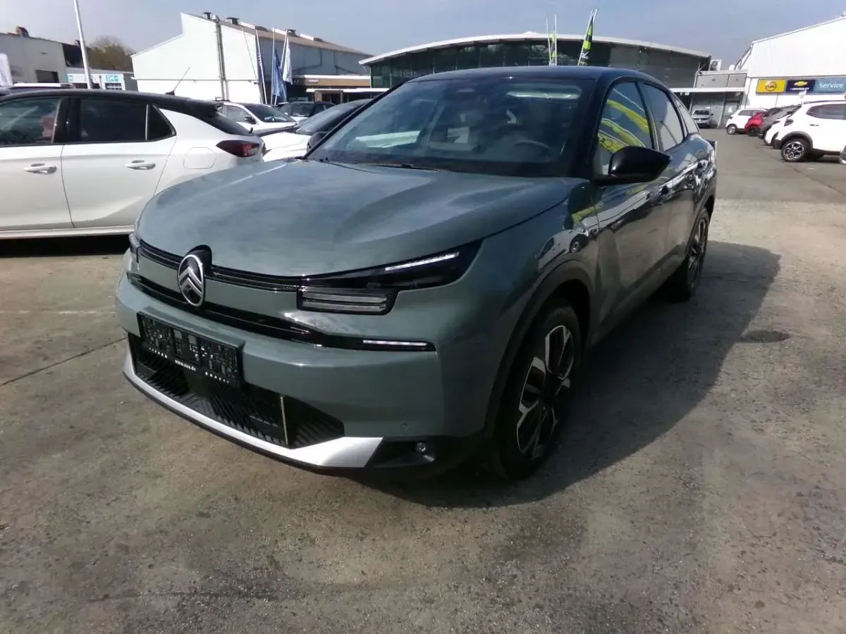 Neu Citroën C4 144 PS (105 kW) 2026 Manhattan grün SUV