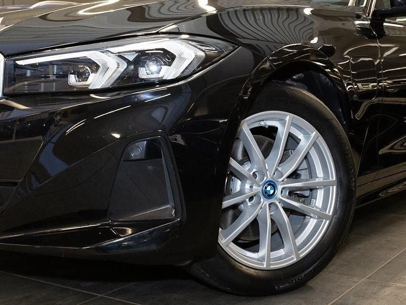 Gebraucht BMW 320 Sport Line 163 PS (119 kW) 2022 Schwarz Limousine