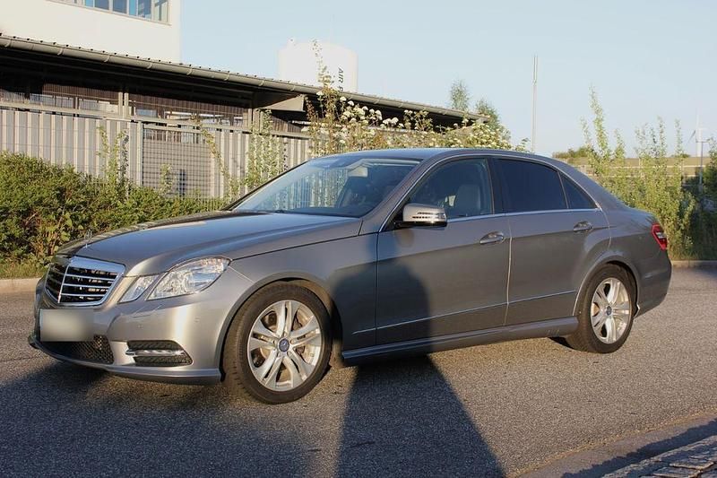 Gebraucht Mercedes E200 Avantgarde 184 PS (135 kW) 2013 Silber Limousine