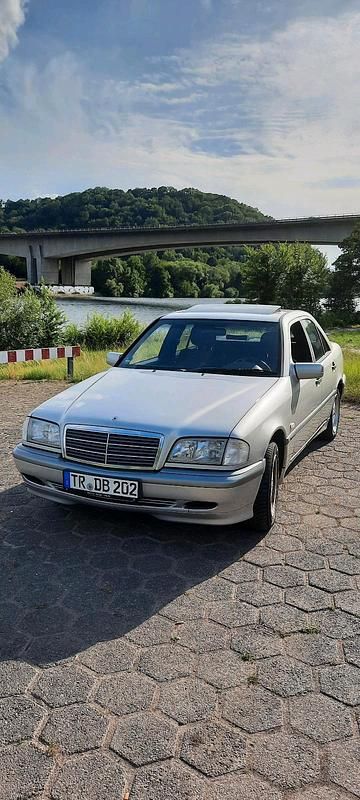 Silber Gebraucht 1997 Mercedes C180 Limousine | 3.400 € (Fairer Preis) - Bild 1/4