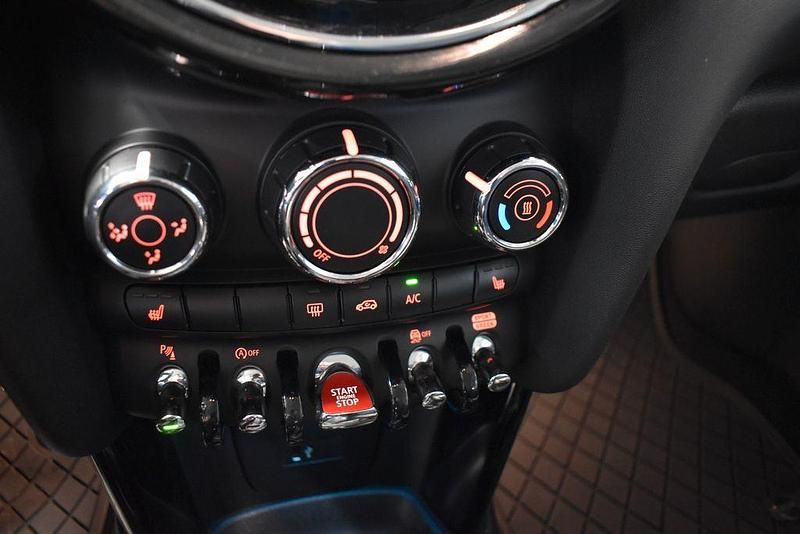 Gebraucht Mini Cooper Classic 136 PS (100 kW) 2021 Schwarz Kleinwagen