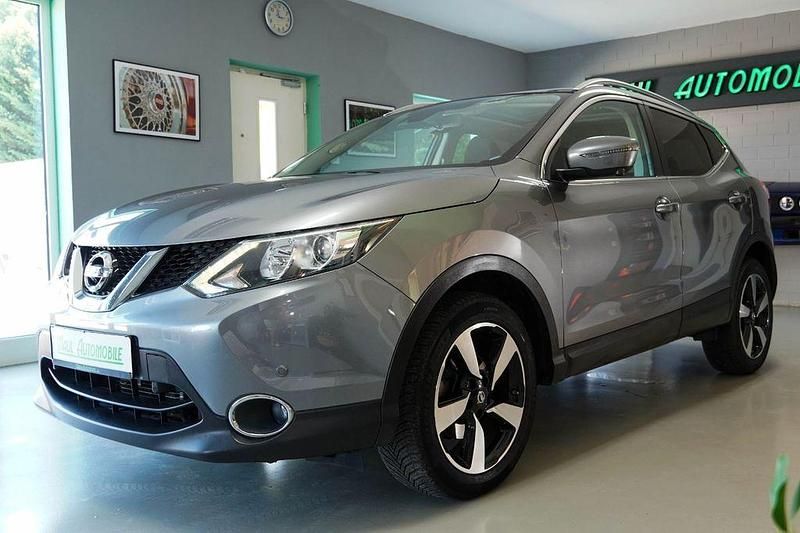 Grau Gebraucht 2016 Nissan Qashqai 360º SUV | 14.990 € (Fairer Preis) - Bild 1/4