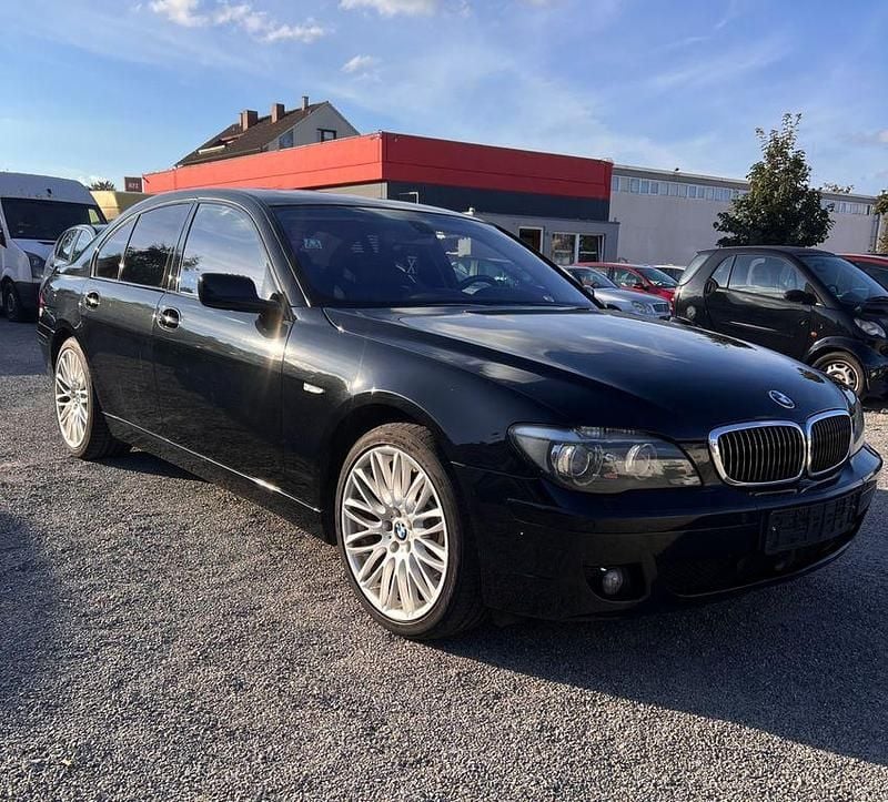 Schwarz Gebraucht 2006 BMW 745 Limousine | 6.900 € (Fairer Preis) - Bild 1/4