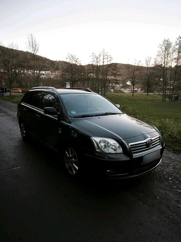 Schwarz Gebraucht 2006 Toyota Avensis Kombi | 1.450 € (Guter Preis) - Bild 1/4