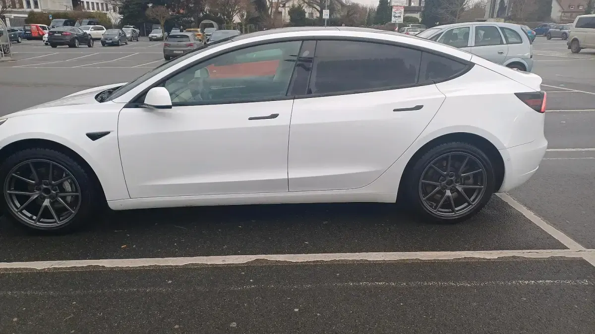 Gebraucht Tesla Model 3 Standard Range Plus 225 kW (306 PS) 2021 Weiß Limousine