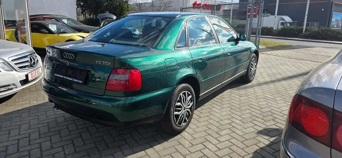 Usata Audi A4 90 CV (66 kW) 1998 Verde Berlina