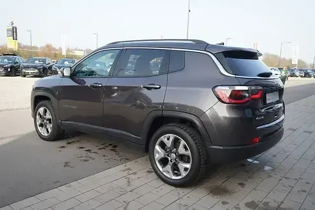 Usado Jeep Compass Limited 170 HP (125 kW) 2020 Cinzento SUV