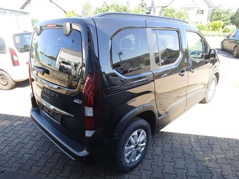 Gebraucht Peugeot Rifter Allure 131 PS (96 kW) 2024 Lackierung schwarz perla nera Van / Kleinbus