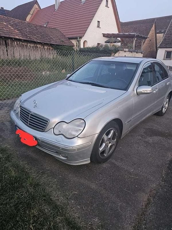 Silber Gebraucht 2002 Mercedes C200 Avantgarde Limousine | 1.100 € (Superpreis) - Bild 1/4